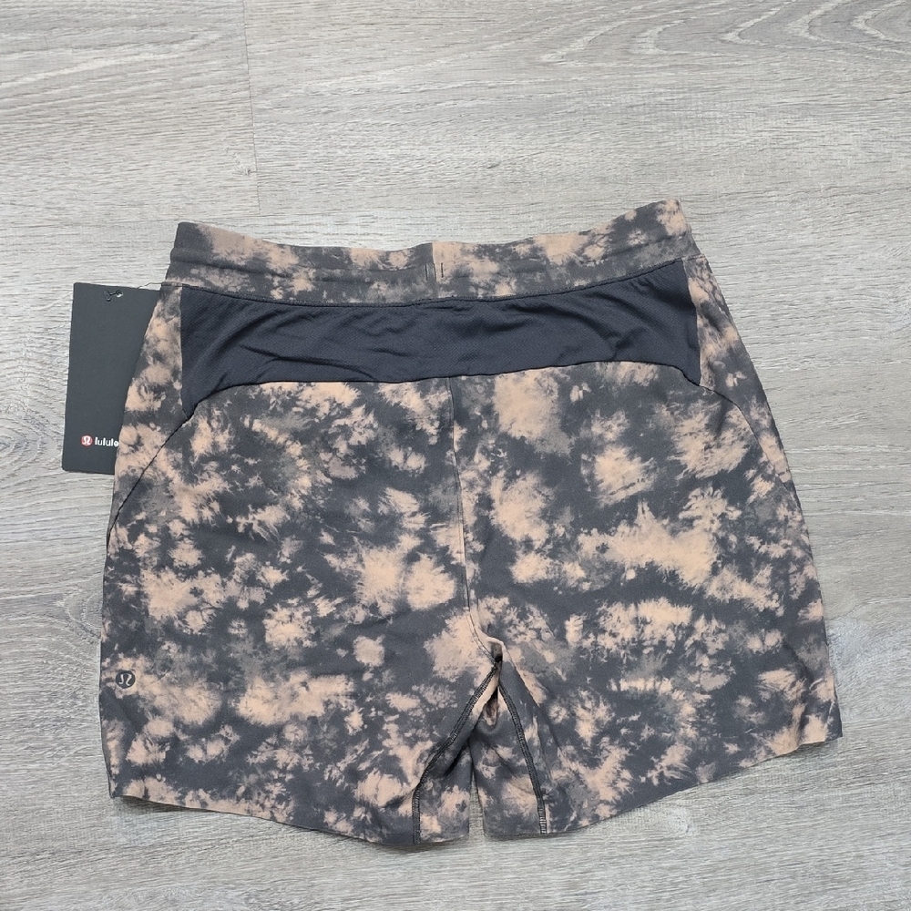 lululemon athletica Black and Tan Athletic Shorts. - Picture 4 of 6